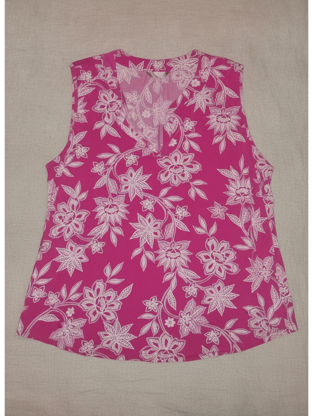 Amana Women's Pink Sleeveless Floral Blouse with V-Neck, Size Medium, Very Good